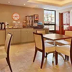 Hotel Howard Johnson Queens Village 2*