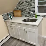 Guest house A In Queens
