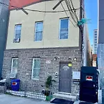 3 Bedrooms 2 Stops To Manhattan