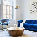 E10-2 Designer East Village Townhouse 1br W D