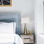 E10-2 Designer East Village Townhouse 1br W D Apartment