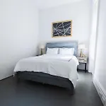 E10-2 Designer East Village Townhouse 1br W D Apartment