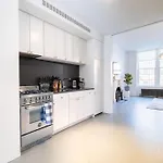 Apartment E10-2 Designer East Village Townhouse 1br W D *