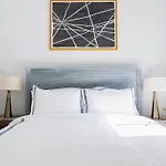 Apartment E10-2 Designer East Village Townhouse 1br W D