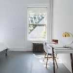 E10-2 Designer East Village Townhouse 1br W D New York