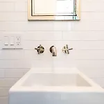 Apartment E10-2 Designer East Village Townhouse 1br W D