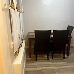 Spacious Newly Renovated 3-Bedrooms Apartment