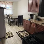 Spacious Newly Renovated 3-Bedrooms Apartment