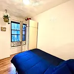 Bedroom 10 Mins To Times Square! And Is First Floor