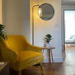 Lovely 3 Bedroom Apartment W/Balcony And Bbq Grill