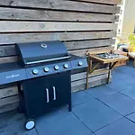 Lovely 3 Bedroom Apartment W/Balcony And Bbq Grill
