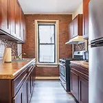 Artsy And Spacious 1 Bedroom Apartment In Crown Heights