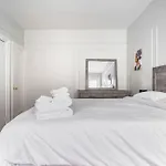 Artsy And Spacious 1 Bedroom Apartment In Crown Heights