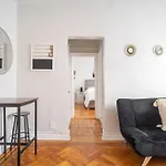 Artsy And Spacious 1 Bedroom Apartment In Crown Heights