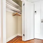 Uws 1br W Open Kitchen Doorman Gym Nyc-166