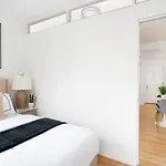 444-3f Newly Renovated 1br In Hell's Kitchen