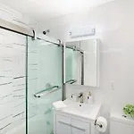 444-3f Newly Renovated 1br In Hell's Kitchen Apartment
