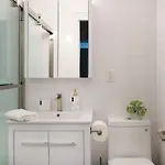 444-3f Newly Renovated 1br In Hell's Kitchen