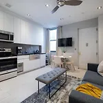 Cozy & Convenient Midtown Condo-Hotel!
