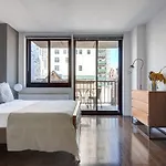 Ues Studio W Balcony Gym Nr Subway Nyc-240 New York