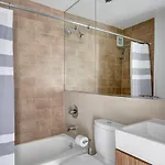 Apartment Ues Studio W Balcony Gym Nr Subway Nyc-240 *