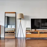 Ues Studio W Balcony Gym Nr Subway Nyc-240