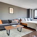 Ues Studio W Balcony Gym Nr Subway Nyc-240 * New York