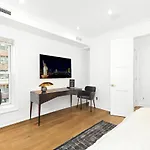 Luxurious 5 Bedroom Townhouse