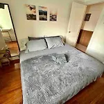 Homestay Woodside, Queens *