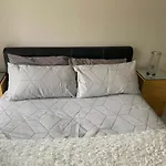 Amazing 2 Bedroom Apartment At Ues