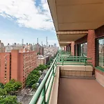 Beautiful 1 Bedroom Apartment In Columbus Avenue