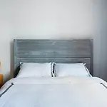 1597-11 Studio - Upper East Side Apt W&D