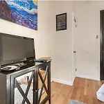 Sunny Room On Manhattan\'S Upper West Side