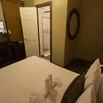 Marrakech On Broadway Hotel