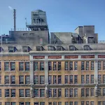 Blueground Hudson Yards Gym Rock Wall Arcade Nyc-1453