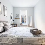 Feel New York City Like Movie Star In Ues