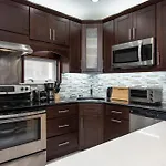 Monthly Nyc Rentals- Luxurious 3 Bedroom Unit