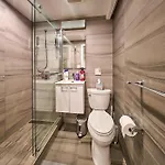 Modern 2 Bedroom Retreat In Downtown Manhattan Apartment