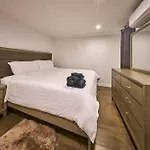 Modern 2 Bedroom Retreat In Downtown Manhattan *