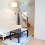 Brighton Beach Room P Close To Subway