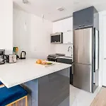 1597-14 New Renovated Rime Ues - W D Apartment