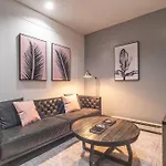 Unbeatable Location! 3Bd 1Ba Apt Near Nyc\'S Most Popular Attractions!