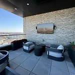 Beautiful Luxury Fantastic Manhattan Skyline View One Bedroom Apartment