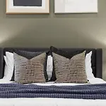 Stylish 3Br Designer Home In Harlem!