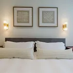 Private Beautiful Townhome W Zen Garden *