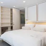 Holiday home Private Beautiful Townhome W Zen Garden *