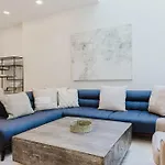 Holiday home Private Beautiful Townhome W Zen Garden New York