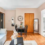 Stylish 2 Bedroom Apartment In Chelsea