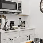 2Br And 2Ba In Historic Brownstone Near Subway