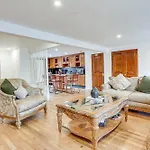 Cozy Valley Stream Studio, 20 Mi To Times Square! Apartment